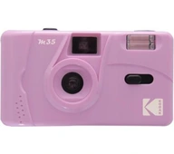 Tradičný kompaktný fotoaparát Kodak M35 vo fialovej farbe