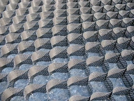 GEOKRAT 2,5cm-SCARPA GARDEN 15m2 + ČEPY 100 ks GEOKRAT 2,5cm-SCARPA GARDEN 15m2 + ČEPY 100 ks