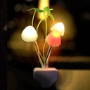 FAREBNÁ LED NOČNÁ LAMPA, SNÍMAČ SÚMRAK, HUBA