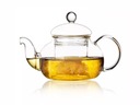Malá sklenená kanvica s lúhovačom čaju