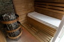 Osuška do sauny 200x70 cm 420 g/m2 biela bavlna s tkaným nápisom