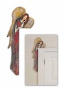 Červený anjel nad dverami ručne maľované drevo