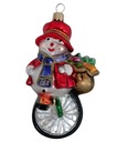 SKLENENÉ VIANOČNÉ GULE Snehuliak na bicykli, 13 cm