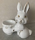 Porcelánový zajac s pozláteným pohárom na vajíčko