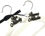 Biele vešiaky Groom Bride čierny nápis Biele vešiaky Groom Bride čierny nápis