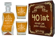 NARODENINOVÝ SET KARAFA + 2 POHÁRE S GRAVÍM NARODENINOVÝ SET KARAFA + 2 POHÁRE S GRAVÍM