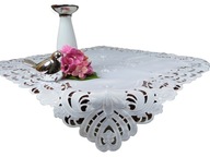 Vyšívaný obrus 85x85cm biely polyester Vyšívaný obrus 85x85cm biely polyester