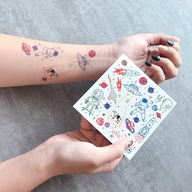 Farebné tetovanie pre UFO dievča na dámskej párty