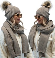 Dámsky SET Čiapka s brmbolcom + veľká šatka SCARF Polish Latte Set Dámsky SET Čiapka s brmbolcom + veľká šatka SCARF Polish Latte Set