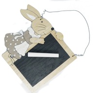 Drevená kriedová tabuľa s dekoráciou zajačika