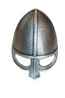Rytierska prilba s okuliarmi a strieborný rytiersky odev Rytierska prilba s okuliarmi a strieborný rytiersky odev