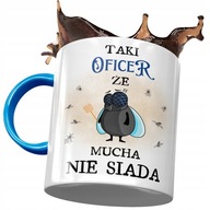 Modrý hrnček pre dôstojníka Mucha nesedí