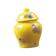 Jednoduchá dózová váza s vrchnákom, stred stolíka, žltá