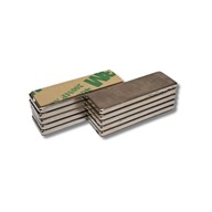 Neodymový magnet 30x10x2mm s 3M lepiacou páskou 10 ks Neodymový magnet 30x10x2mm s 3M lepiacou páskou 10 ks