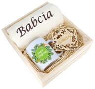 SKVELÝ DARČEK PRE BABIČKU UTERÁK + KRABIČKA NA HRNKY SKVELÝ DARČEK PRE BABIČKU UTERÁK + KRABIČKA NA HRNKY