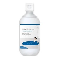 Round Lab Birch Hydratačný hydratačný toner s brezovou šťavou - 300 ml Round Lab Birch Hydratačný hydratačný toner s brezovou šťavou - 300 ml