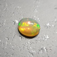 FUSIMA Opál z Etiópie kabošon 9,02x7,17 mm č. 115 FUSIMA Opál z Etiópie kabošon 9,02x7,17 mm č. 115