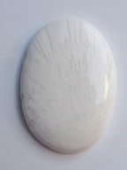 FUSIMA Scolecit biely kabošon ~3,9x2,8 cm č.2 FUSIMA Scolecit biely kabošon ~3,9x2,8 cm č.2