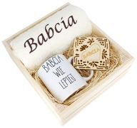 SKVELÝ DARČEK PRE BABIČKU UTERÁK + KRABIČKA NA HRNKY SKVELÝ DARČEK PRE BABIČKU UTERÁK + KRABIČKA NA HRNKY