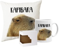 Darčeková súprava hrnček + vankúš CAPYBARA bokom Darčeková súprava hrnček + vankúš CAPYBARA bokom