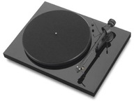 Čierny lesklý gramofón Pro-Ject DEBUT III DC
