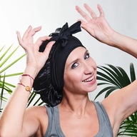 BONNET Yeye čierna saténová šiltovka so zaväzovaním BONNET Yeye čierna saténová šiltovka so zaväzovaním