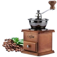 Drevený mlynček na mletie byliniek z kávového korenia