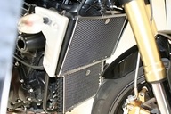 Kryt chladiča R&G SUZUKI GSXR 1000 K7-K8 ČIERNA Kryt chladiča R&G SUZUKI GSXR 1000 K7-K8 ČIERNA