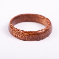 Ručne vyrobený prsteň, drevo Sapeli