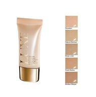 AVON LUXE zmatňujúci podklad s bázou NATURAL GLAMOUR AVON LUXE zmatňujúci podklad s bázou NATURAL GLAMOUR