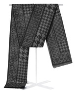 Teplý pánsky zimný šál v grafitovej a čiernej farbe so vzorom houndstooth Teplý pánsky zimný šál v grafitovej a čiernej farbe so vzorom houndstooth