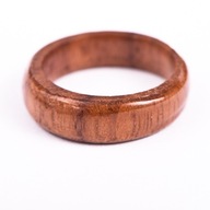 Ručne vyrobený prsteň, orechové drevo
