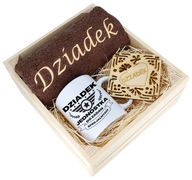 SKVELÝ DARČEK PRE DEDKA UTERÁK + KRABIČKA NA HRNKY SKVELÝ DARČEK PRE DEDKA UTERÁK + KRABIČKA NA HRNKY