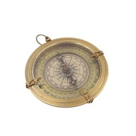 Mosadzný kompas s krásnymi dekoráciami