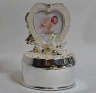 Detská strieborná srdiečko-perleťová hracia skrinka s rámom