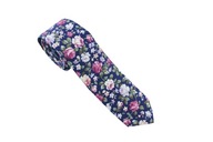 Námornícka modrá pánska kravata s kvetmi, malé farebné ružičky