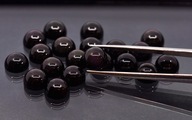 Čierny obsidián s fialovým leskom, priemer 8 mm