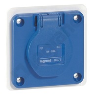 Panelová zásuvka s uzemnením IP44 modrá 2P+Z P17 057671 Panelová zásuvka s uzemnením IP44 modrá 2P+Z P17 057671