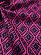 Žakárový úplet s fialovým geometrickým vzorom do saka Žakárový úplet s fialovým geometrickým vzorom do saka