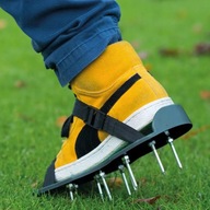 Špicatá podrážka topánky santalový prevzdušňovač na trávu