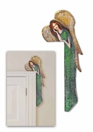Anjel nad dverami ručne maľovaný zeleným drevom