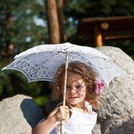 KITTY biely čipkovaný dáždnik pre dievčatko