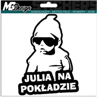 Nálepka JÚLIA V AUTE AUTO 18x14 farba Nálepka JÚLIA V AUTE AUTO 18x14 farba