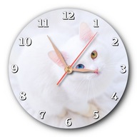 Okrúhle hodiny s bielou mačičkou a bielym mačiatkom