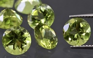 Okrúhly fazetový peridot, priemer 6 mm Okrúhly fazetový peridot, priemer 6 mm