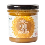 MED S PELOM A PROPOLISOM 400 g ochuteného medu MED S PELOM A PROPOLISOM 400 g ochuteného medu