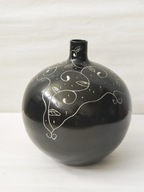 Exkluzívna keramická váza s čierno-bielymi vzormi
