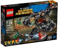 Lego 76086 blokuje útok DC Knightcrawler v tuneli