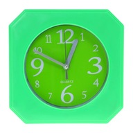 Zelené nástenné hodiny, ľahko čitateľné