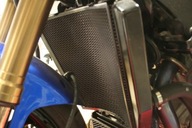 Kryt chladiča R&G SUZUKI GSX-R 1000 K7-K8 ČIERNA Kryt chladiča R&G SUZUKI GSX-R 1000 K7-K8 ČIERNA